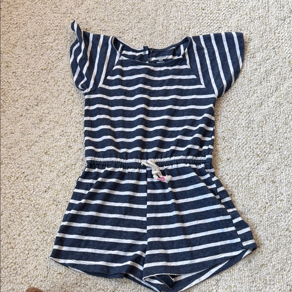Like new girls romper from old navy sz 6/7